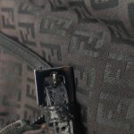 Fendi Logo Shoulder Bag — фото 15