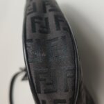 Fendi Logo Shoulder Bag — фото 16