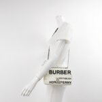 Burberry Lola logo — фото 2