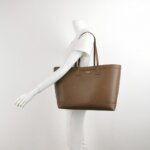 Burberry Logo Shoulder Bag — фото 2