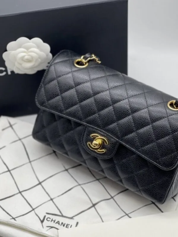 Chanel Classic Flap — продано
