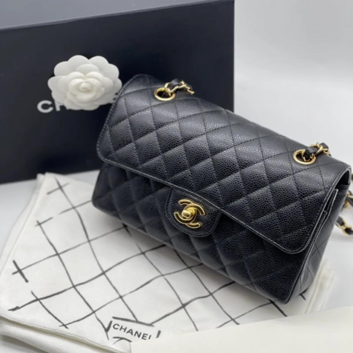 Chanel Classic Flap — продано