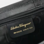 Ferragamo Calfskin Logo Crossbody — фото 8