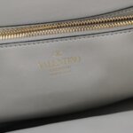 Valentino Garavani Stud Sign Logo — фото 8