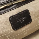 Loewe Calfskin Logo Shoulder Bag (Лоэве) — фото 10