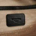 Loewe Calfskin Logo Shoulder Bag (Лоэве) — фото 8