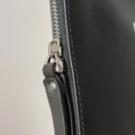 Valentino Garavani Calfskin Logo Clutch — фото 9