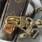 Louis Vuitton Pochette Metis East West S-lock — фото 11