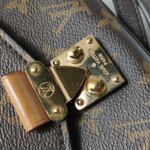 Louis Vuitton Pochette Metis East West S-lock — фото 12