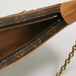 Louis Vuitton Loop Monogram — фото 7