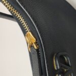 Valentino Garavani V logo Logo — фото 13