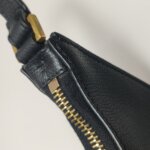 Valentino Garavani V logo Logo — фото 16