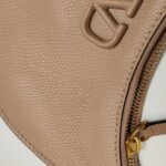 Valentino Garavani V logo Logo — фото 10