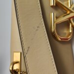 Valentino Garavani Vring V logo — фото 13