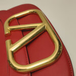 Valentino Garavani Super Vee V Logo — фото 12