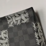 Louis Vuitton Pochette Voyage (Луи Виттон) — фото 13