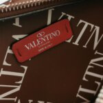 Valentino Garavani Belt Bag — фото 8