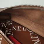 Valentino Garavani Belt Bag — фото 9