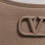 Valentino Garavani V logo Logo — фото 10