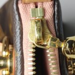 Louis Vuitton V Tote BB V logo — фото 11