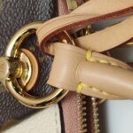 Louis Vuitton V Tote BB V logo — фото 15