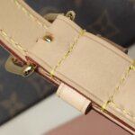 Louis Vuitton V Tote BB V logo — фото 16