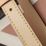 Louis Vuitton V Tote BB V logo — фото 21