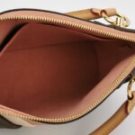 Louis Vuitton V Tote BB V logo — фото 7