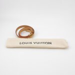 Louis Vuitton V Tote BB V logo — фото 9