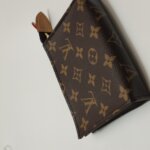 Louis Vuitton Toiletry Pouch On Chain — фото 28