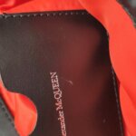 Alexander McQueen Calfskin Logo Crossbody — фото 10