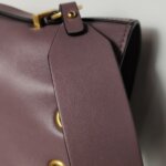 Valentino Garavani Lambskin Logo Crossbody — фото 15