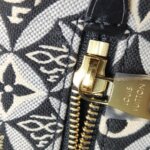 Louis Vuitton Pochette Metis 1854 S-lock — фото 11