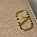 Valentino Garavani V Logo (Валентино) — фото 11