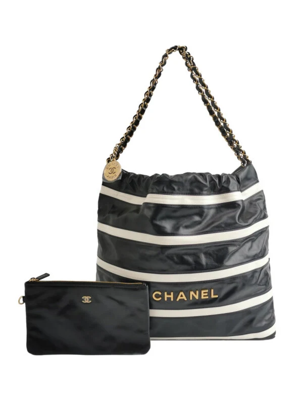Винтажная сумка Chanel 22 Bag Logo