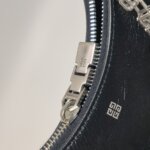 Givenchy Moon Cut Out Logo — фото 10