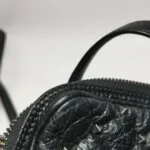 Valentino Garavani Waxed Calfskin Crossbody — фото 17