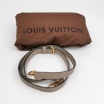 Louis Vuitton Capucines LV — фото 9