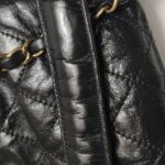 Chanel Quilted Lambskin CC Shoulder Bag (Шанель) — фото 31
