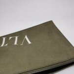 Valentino Garavani Calfskin Logo Clutch — фото 15