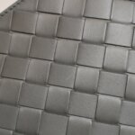 Bottega Veneta Woven Calfskin Clutch (Боттега Венета) — фото 9