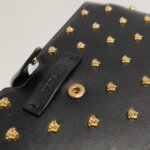 Versace Printed Calfskin Logo Clutch — фото 11