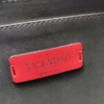 Valentino Garavani Calfskin Logo Crossbody (Валентино) — фото 11