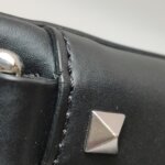 Valentino Garavani Calfskin Logo Crossbody (Валентино) — фото 16