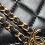 Chanel Quilted Lambskin CC Crossbody — фото 11