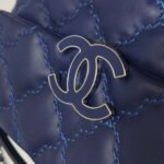 Chanel Quilted Calfskin CC Crossbody (Шанель) — фото 17