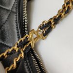 Chanel Quilted Lambskin CC Shoulder Bag (Шанель) — фото 14