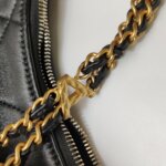 Chanel Quilted Lambskin CC Shoulder Bag (Шанель) — фото 15