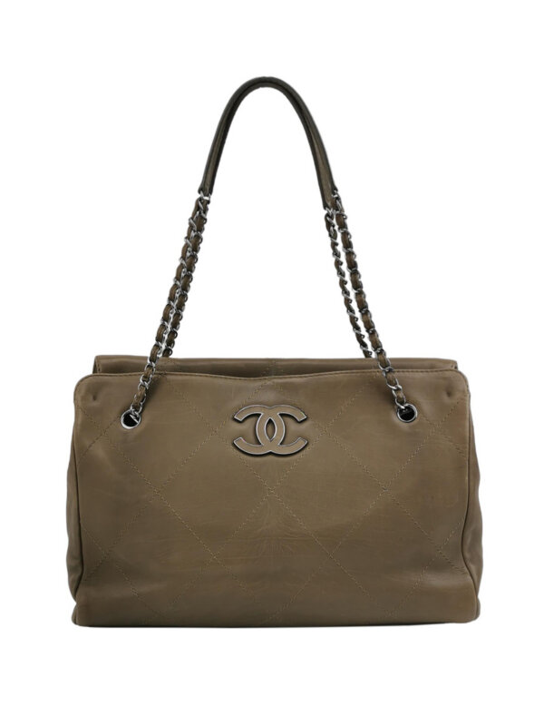 Chanel Quilted Calfskin CC Shoulder Bag (Шанель)