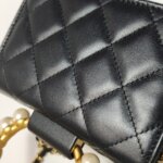 Chanel Quilted Lambskin CC Shoulder Bag (Шанель) — фото 18